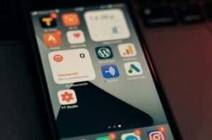 Discover what WordPress is, its top features, pros/cons, and how to build your site fast—perfect for beginners and pros alike!